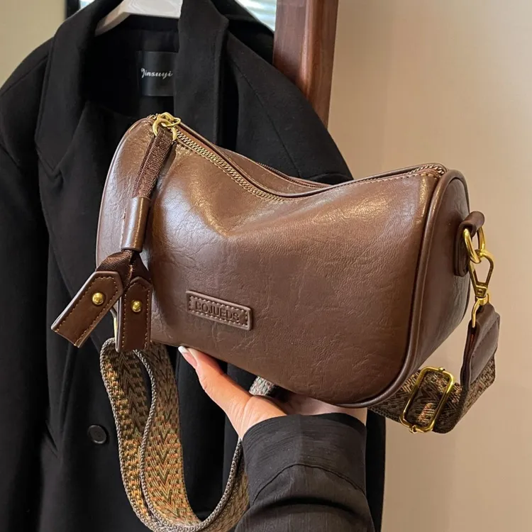 高级感包包女2023秋冬新款韩版时尚单肩枕头包复古百搭宽带斜跨包