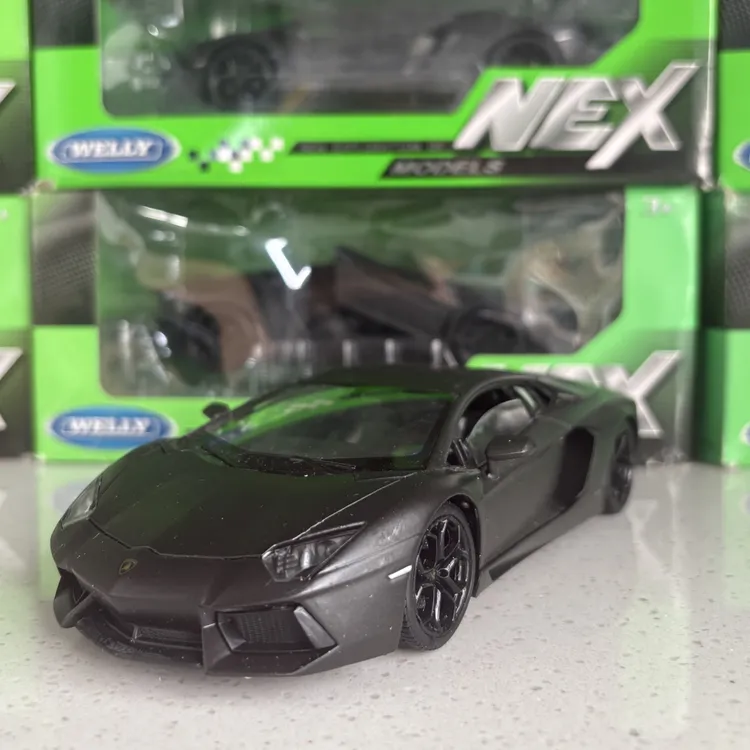 1:24兰博基尼大牛盒损瑕疵，不缺件少件