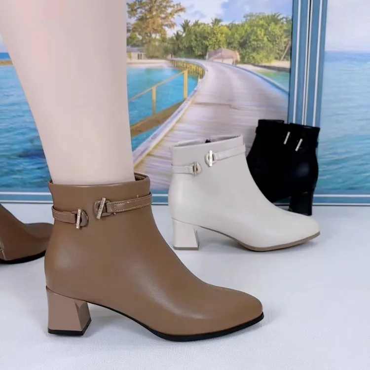 新款秋冬季3公分方跟百搭时尚短靴软底显瘦秋冬款马丁靴