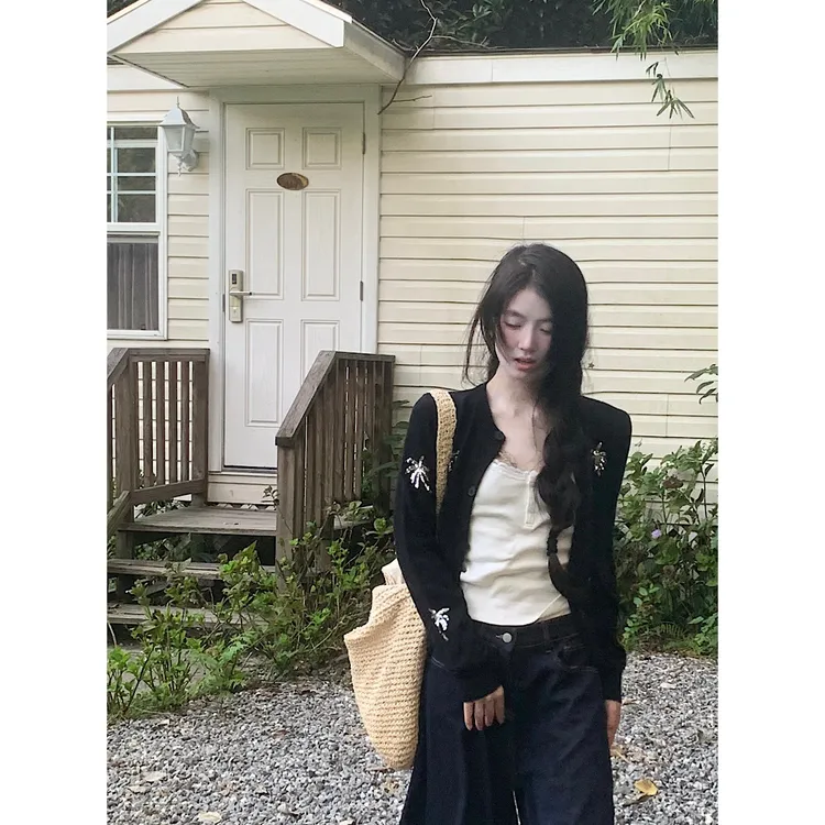 重工亮片圆领长袖针织开衫女秋季宽松黑色毛衣外套设计感短款上衣