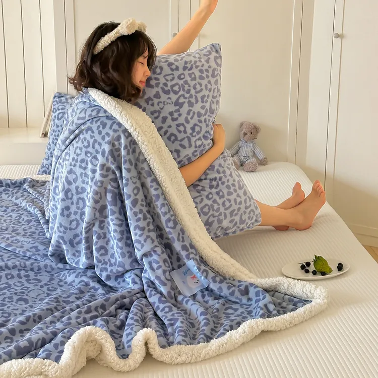 2025新款A类午睡沙发盖毯秋冬加厚牛奶绒羊羔绒毛毯