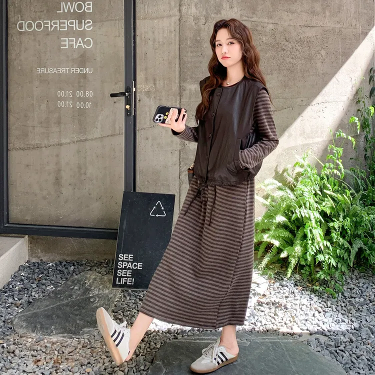 皮衣马甲条纹长款宽松连衣裙套装女2025秋季新款时尚显瘦两件套