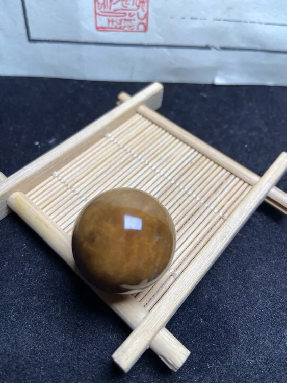 天然缅甸琥珀老黄油根圆珠一颗卡 26，品质完美无瑕疵毛病