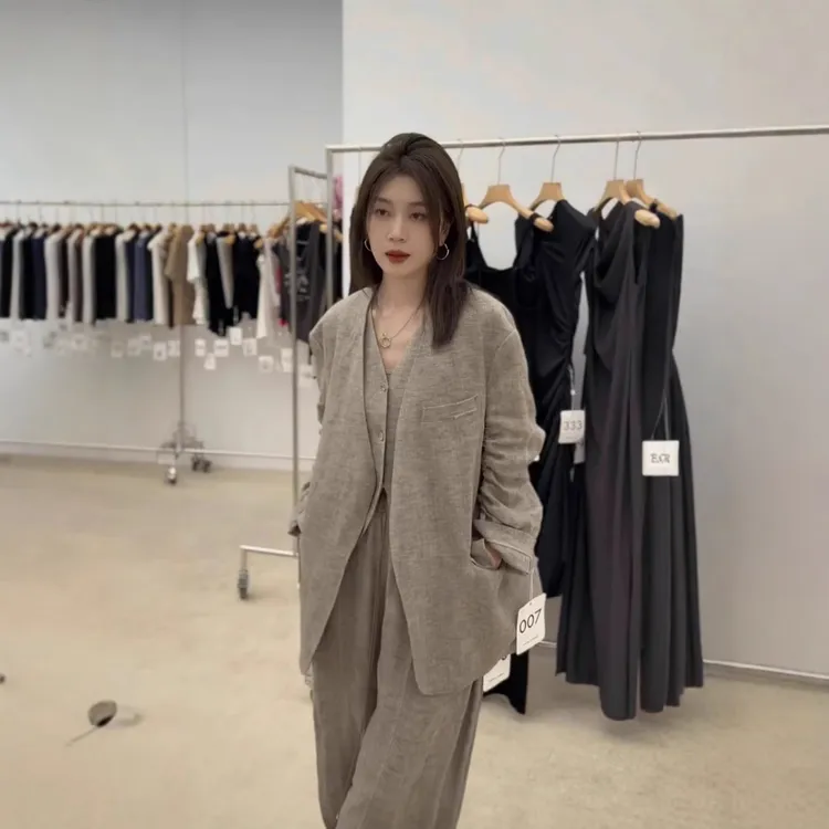 极简风无领西装套装女2025早春新款轻熟风马甲百搭阔腿裤三件套