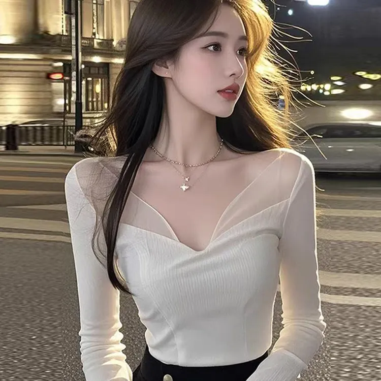 春季穿搭法式设计感短款上衣女2025新款辣妹温柔系蕾丝拼接打底衫