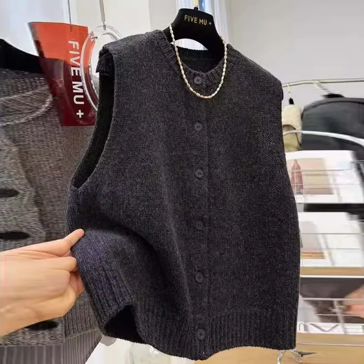 高级感灰色复古针织马甲女款2025新款春秋季时髦休闲叠穿马夹背心