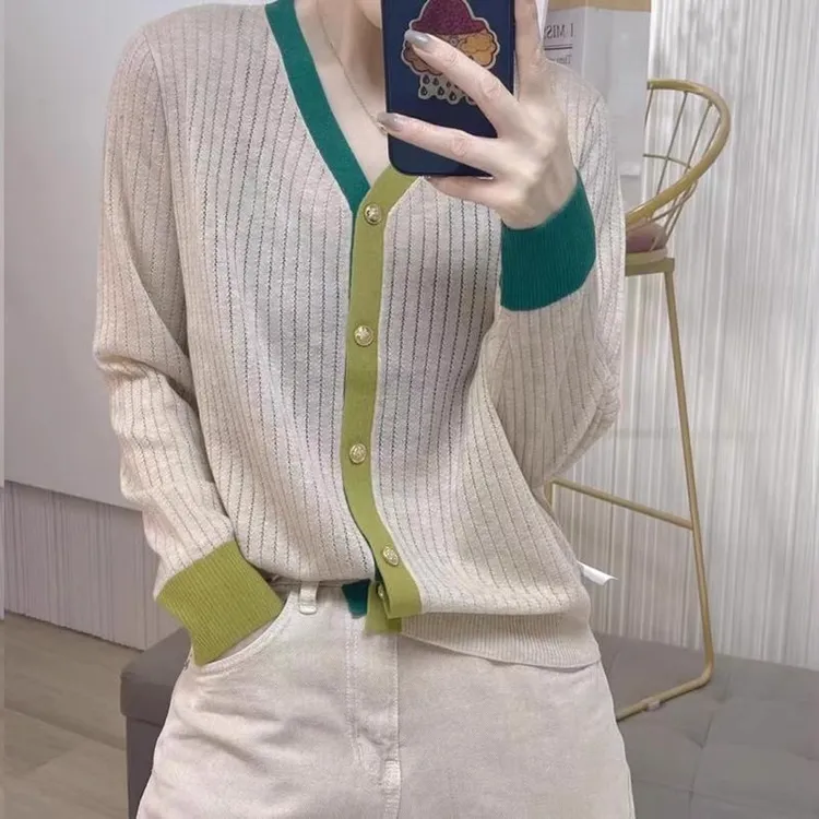 高级感浅色系撞色开衫百搭V领宽松设计秋季新款可外穿针织上衣女