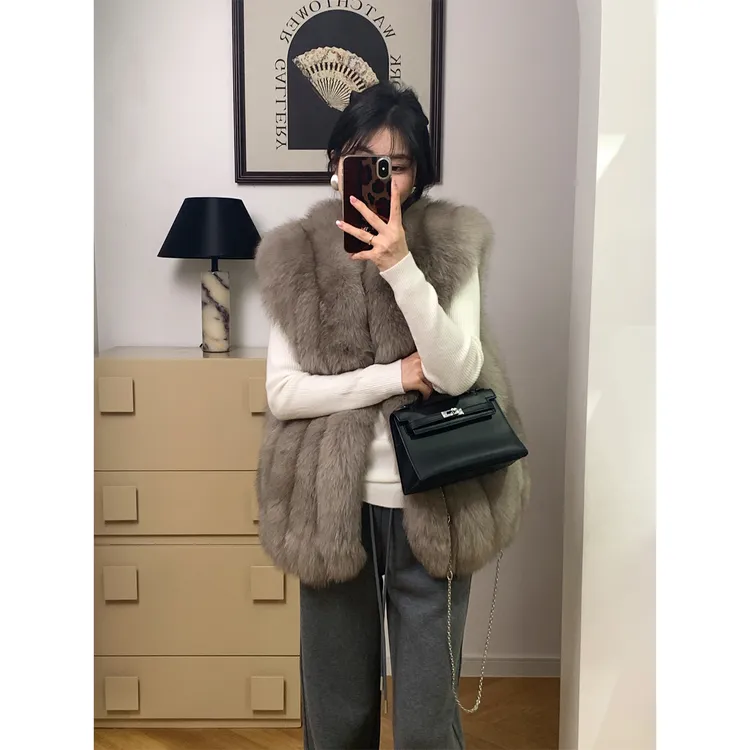 妍小小芬兰进口狐狸毛皮草马甲2025秋冬新款竖条纹皮草外套无袖