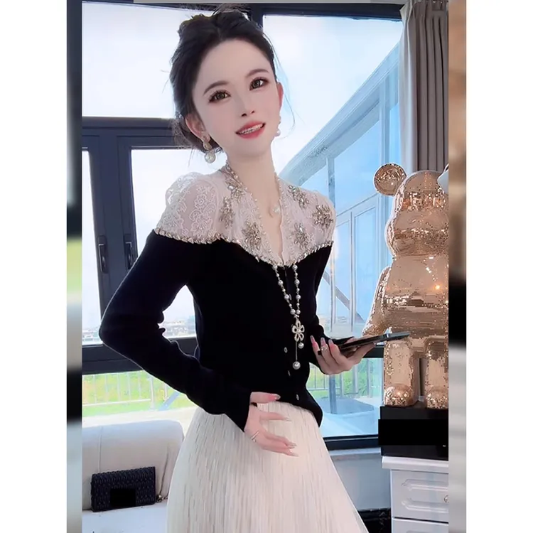 微恩COCO法式气质钉珠时尚V领蕾丝针织开衫2025秋冬名媛高级上衣