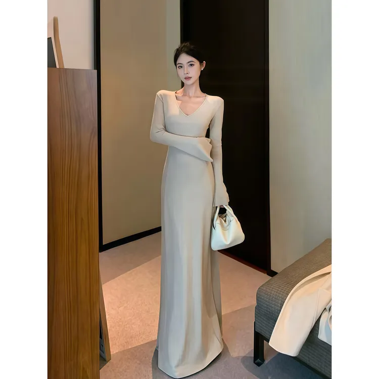 秋季新款氛围感收腰显身材垂感气质长裙