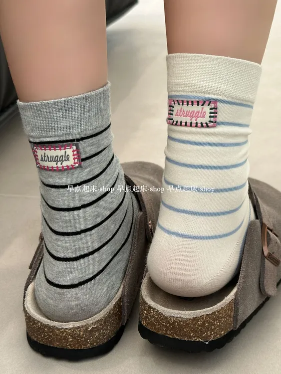 浅春系· 撞色条纹后跟字母布标中筒袜春夏潮流多巴胺彩色系堆堆袜