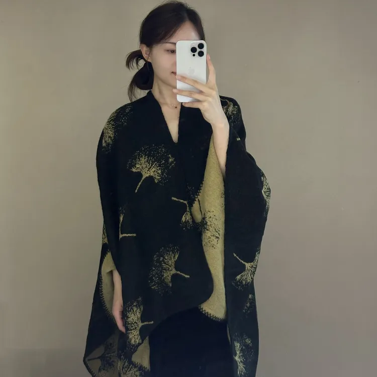 新款女士披肩时尚银杏叶图案大披肩西部旅游拍照外搭防寒斗篷