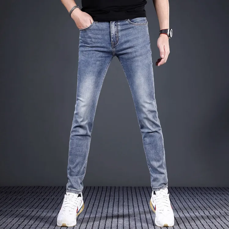 高端蓝色牛仔裤男款修身小脚夏季薄款2025新款弹力休闲男士裤子