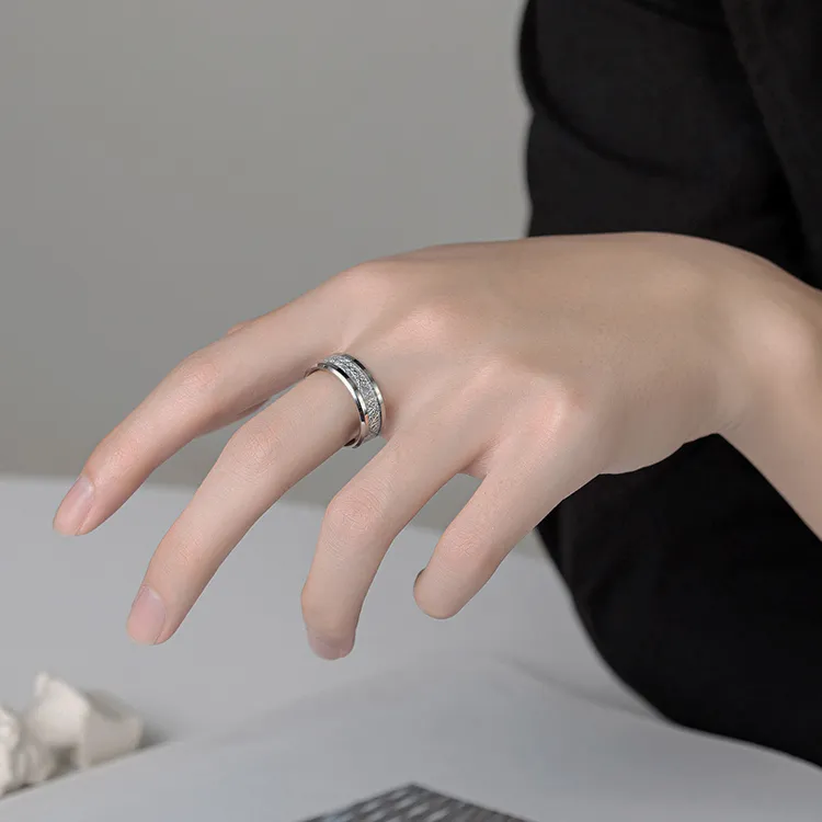 钛钢戒指 雾凇纹男士设计感简约个性情侣食指时尚女不掉色小众潮