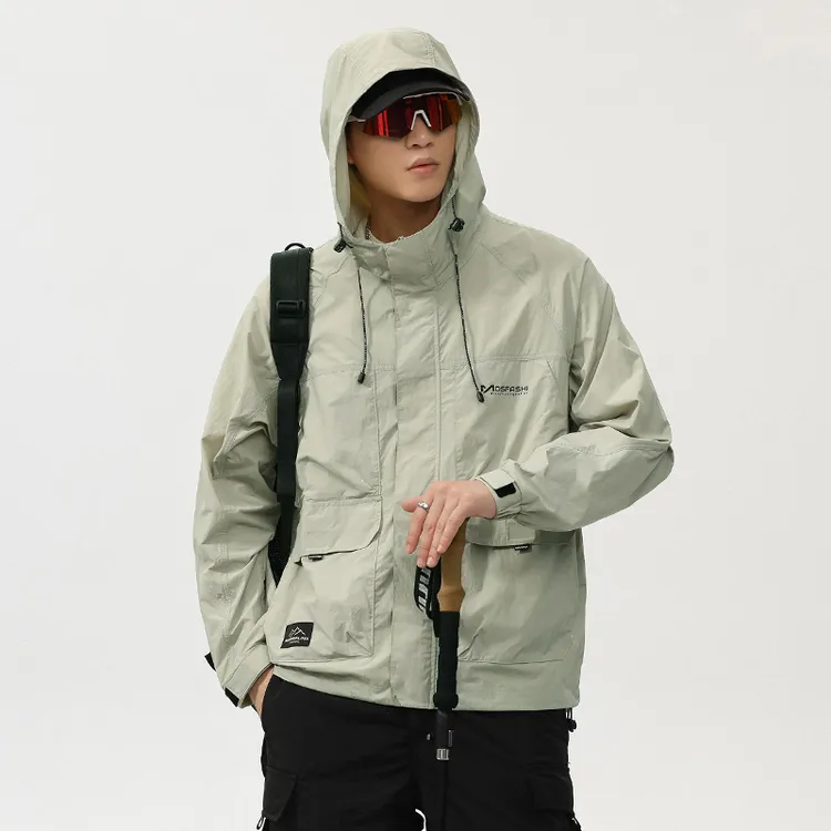 2024秋冬季新款男士薄款防紫外线百搭痞帅户外机能冲锋衣外套高档