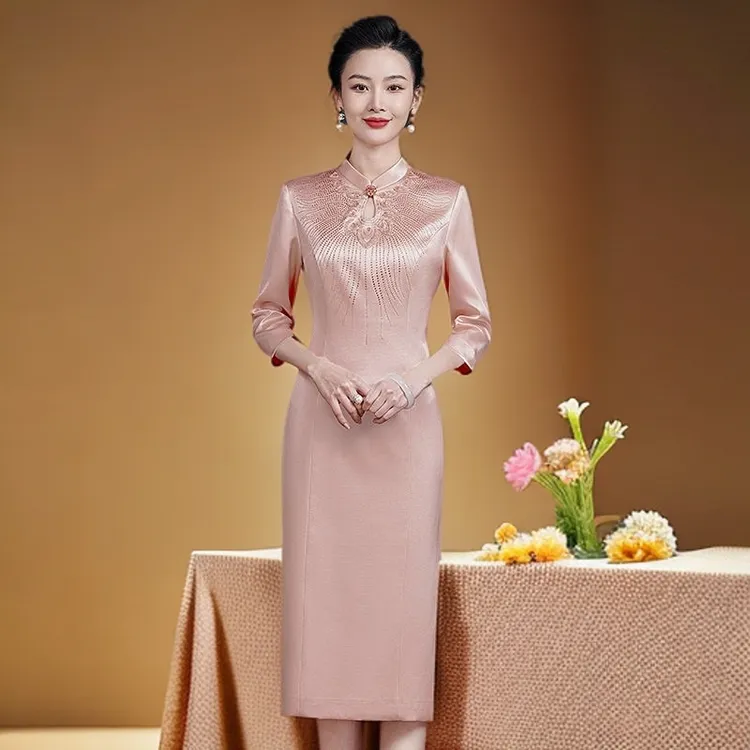 新中式高贵妈妈婚宴礼服新款春秋喜婆婆连衣裙中国风修身旗袍