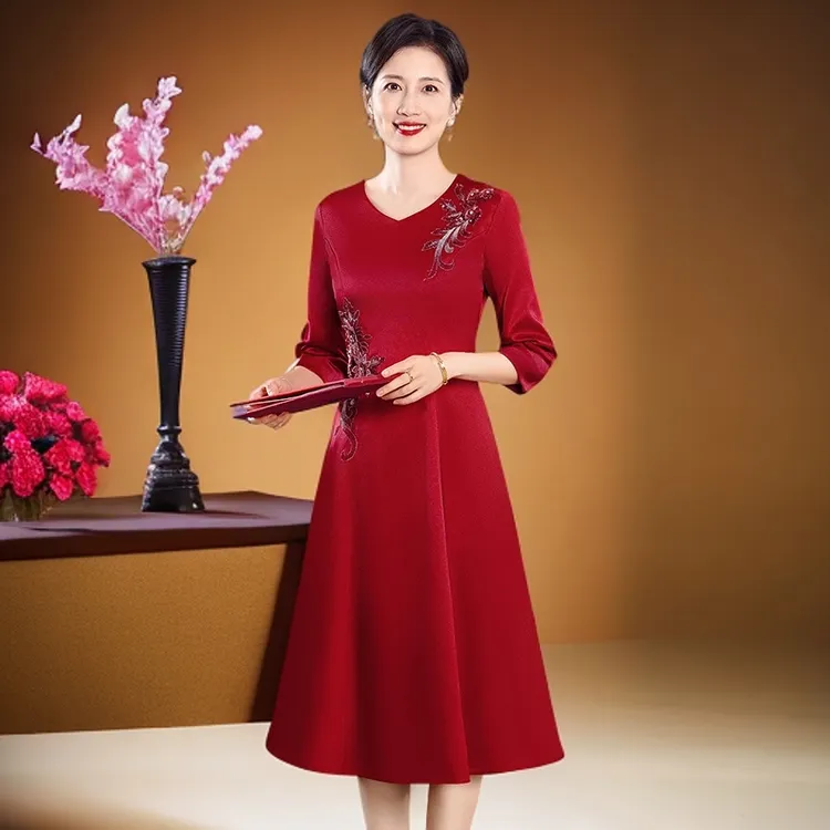婚宴喜婆妈妈礼服高端中式旗袍裙高贵洋气中长款红色结婚修身冬季