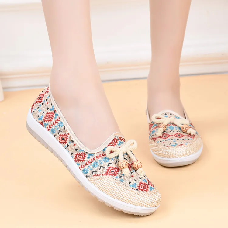 春秋柔软舒适女鞋透气软底防滑平底轻便老北京布鞋时尚休闲女潮鞋