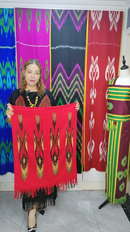 خوتتەننىڭ كۆزلۇك شارپا  ئەتلەسلىرى 新款提花艾特莱斯面料