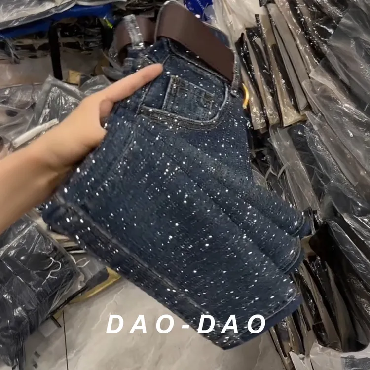 重工烫钻满天星设计感牛仔裤女2025新款秋装高腰宽松显瘦阔腿裤子