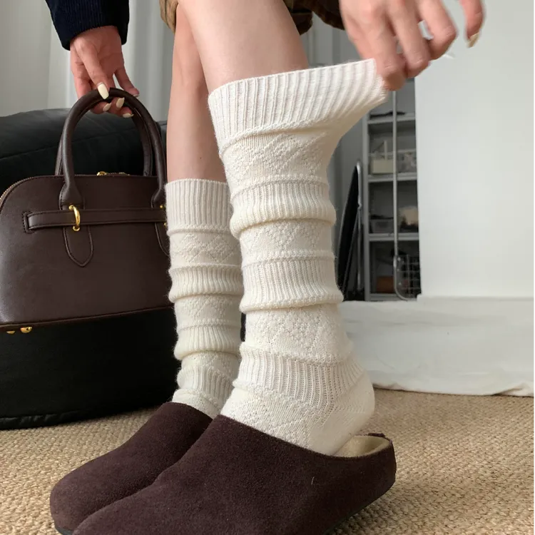 袜子女秋冬季中筒袜长筒时尚百搭柔软堆堆袜慵懒感针织花纹
