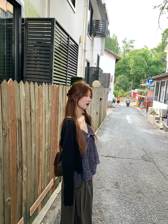 夏季法式温柔风黑色开衫碎花吊带背心上衣女宽松阔腿休闲裤三件套