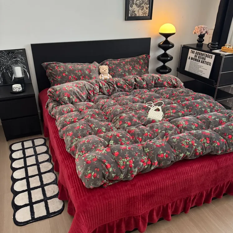 2025新款热卖款亲肤舒适加绒加厚牛奶绒花边床盖款四件套双面绒