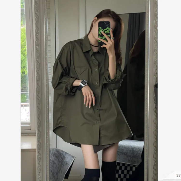 军绿色长袖衬衫女新款春秋宽松设计感小众休闲上衣+皮短裤套装