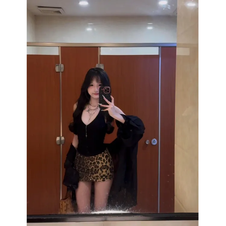 纯欲气质辣妹风挂脖吊带带胸垫荷叶边衬衫豹纹亮片包臀短裙三件套