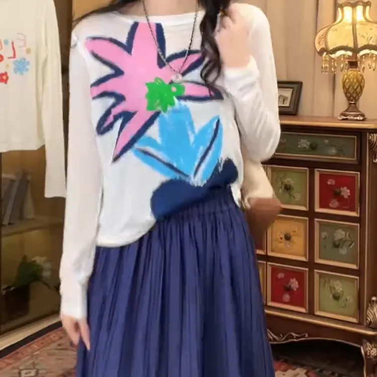 春夏‘’蜡笔小花‘’复古减龄休闲设计显瘦撞色软糯上衣
