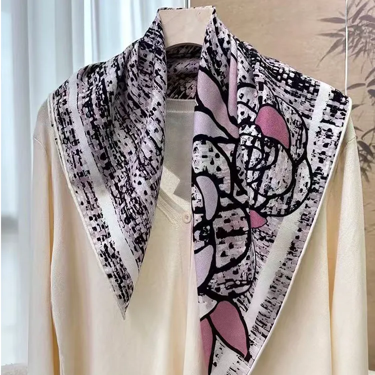 【巾有所属】奶奶的山茶花桑蚕丝羊毛时尚百搭气质丝毛丝巾62cm