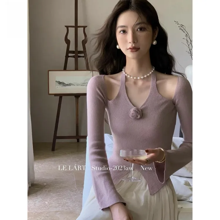 2025早秋法式独特别致绝美上衣女设计感小众喇叭长袖挂脖毛针织衫