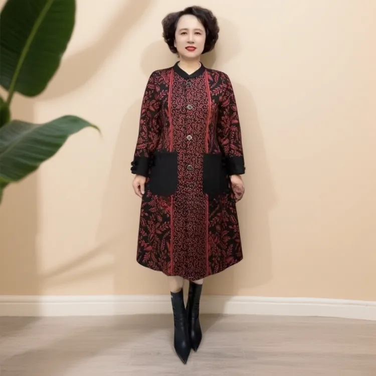 2225国风秋季大减龄时尚风衣立领口袋过膝盘扣装花色妈妈大码外套
