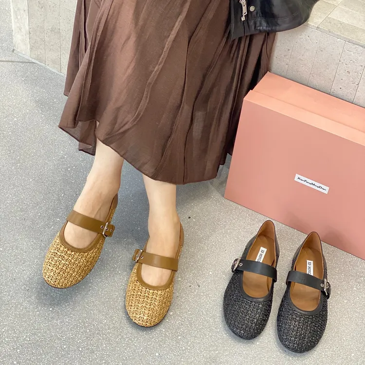 一字式扣带平底单鞋女小牛皮2025年秋季新款圆头名媛玛丽珍女鞋潮
