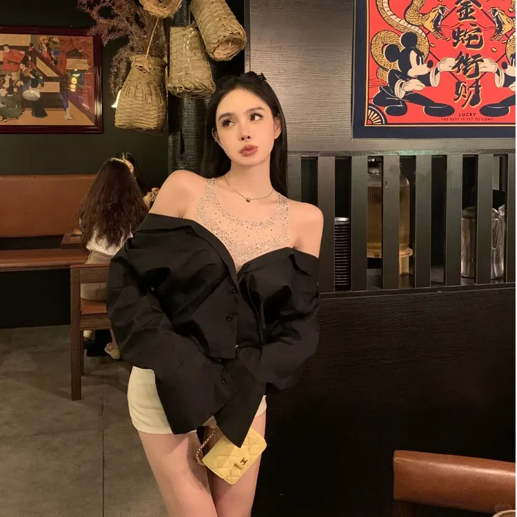 【一碎冰落】2025秋季新款一字肩性感高级感拼接露肩长袖上衣配短裤