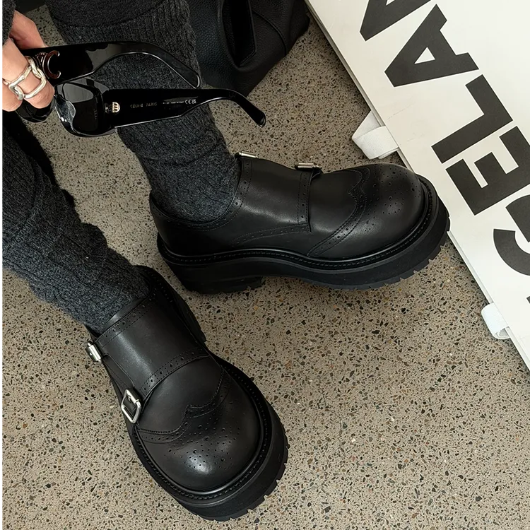 诗歌兰女鞋2026春季款百搭复古皮带扣真皮厚底英伦风布洛克乐福鞋