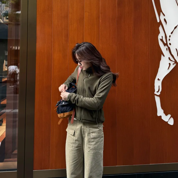 UTWU小敏 「小暖炉」2.0升级版姜暖绒轻户外口袋摇粒绒外套UTAW1059