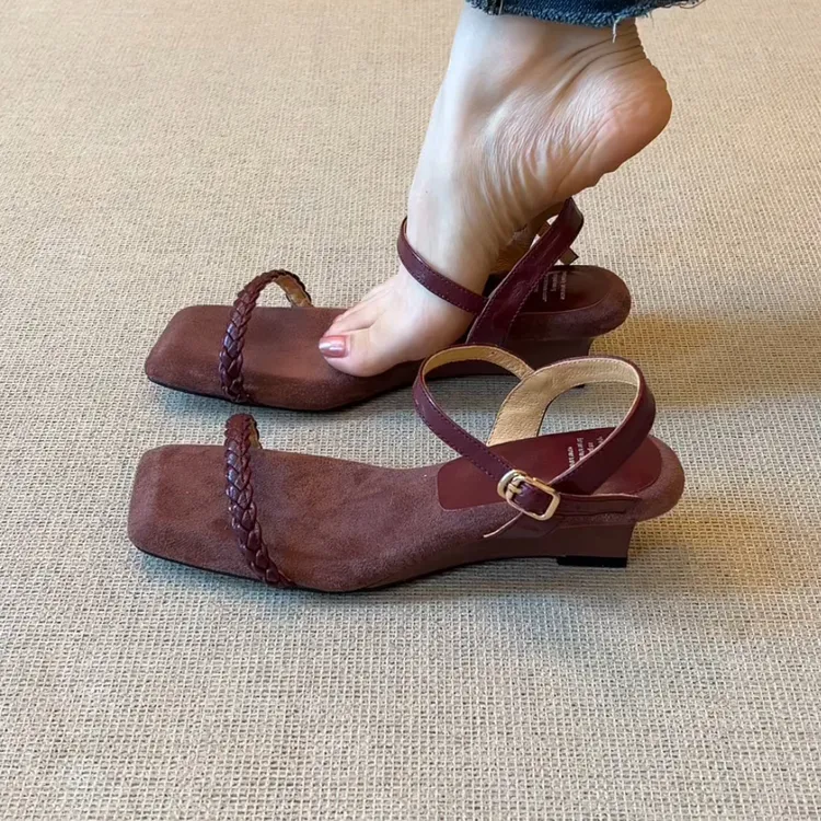 RubyL/4.5cm法式简约编织一字带舒适坡跟百搭纯色露趾凉鞋女款