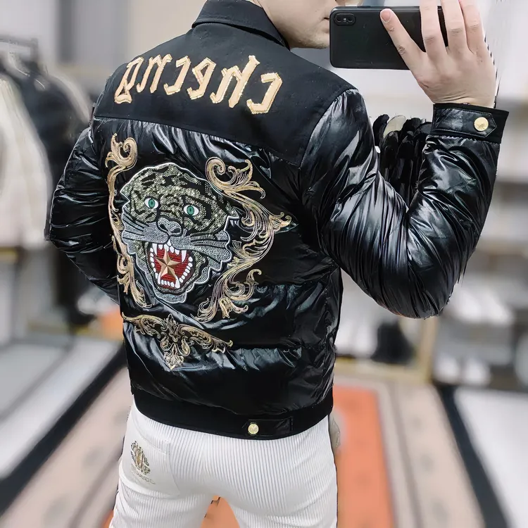 阿凯严选-欧货冬季新款男士修身轻奢刺绣翻领90白鸭绒羽绒服外套