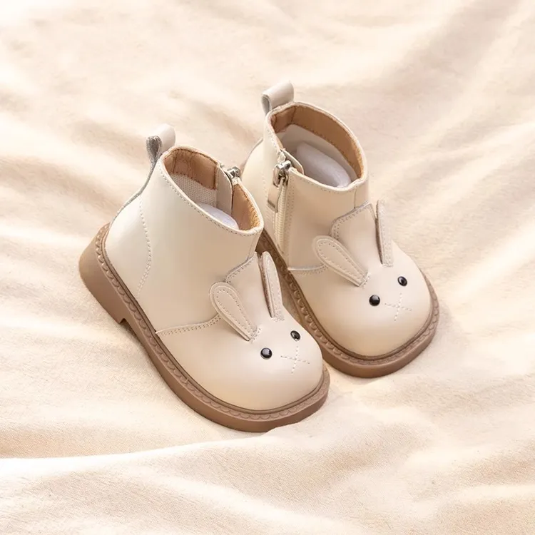 小黄鸭真皮女童儿童马丁靴2025秋冬新款女宝加绒软底可爱小童短靴