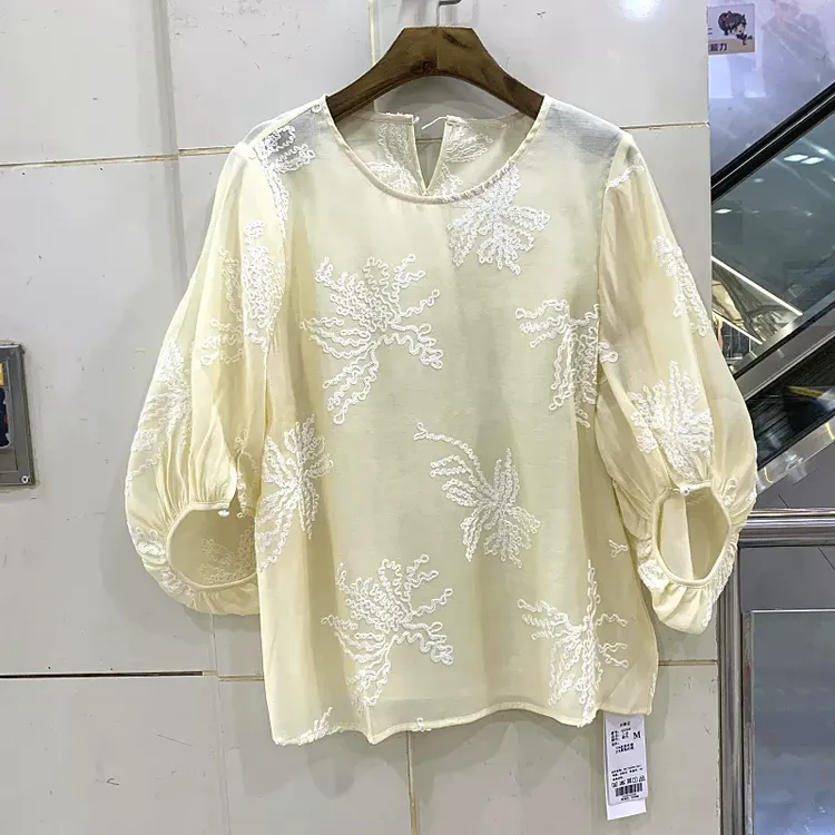 秋子丰色Q2598 灯笼七分袖重工刺绣花圆领休闲减龄衬衣小衫春夏女