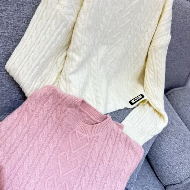 韩系慵懒风温柔圆领麻花针织毛衣女秋冬加厚软糯宽松显瘦百搭上衣