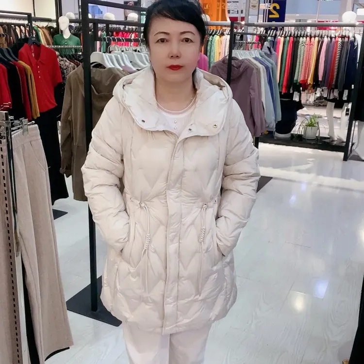 时尚连帽羽绒服抽腰中长款女修身显瘦