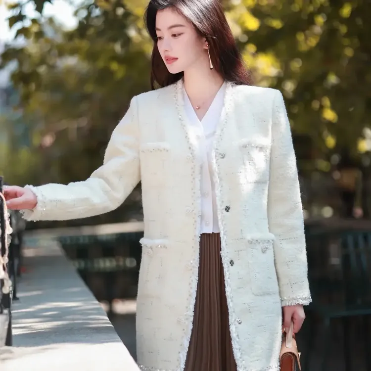 歌L思 23年全标大货  白色小香风羽绒服