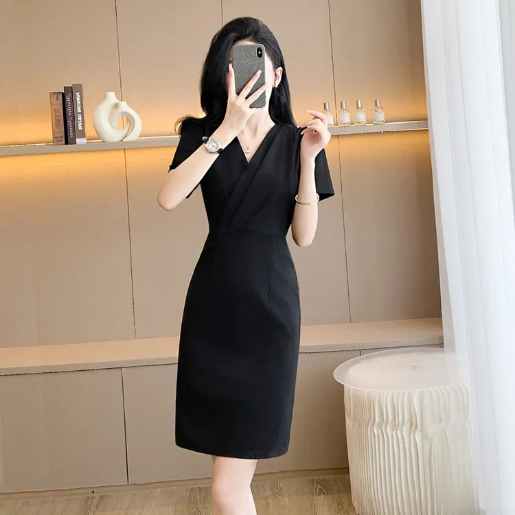 夏季女装修身职业连衣裙法式气质包臀小黑裙赫本风V领收腰裙子 