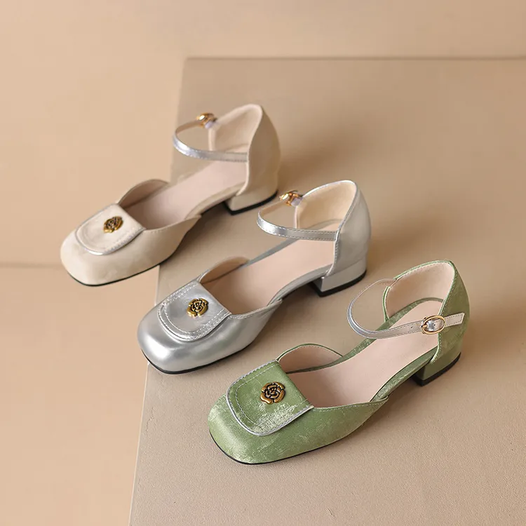 纪元希法式金属山茶花复古优雅包头凉鞋大码粗跟一字扣时尚女鞋
