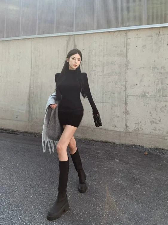 半高领长袖连衣裙女秋冬季磨毛薄绒打底内搭裙子收腰紧身包臀短裙