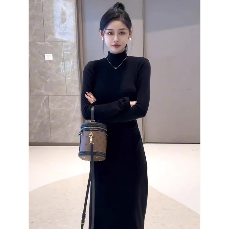 半高领气质连衣裙秋冬内搭长袖黑色收腰显瘦修身薄绒长款百搭裙子