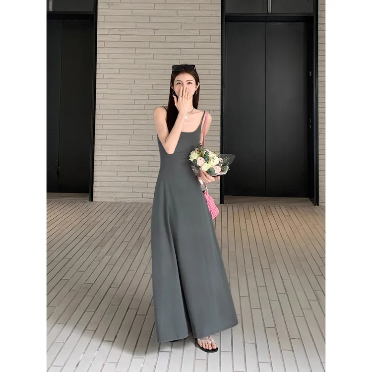吊带小黑裙夏A字大摆型显瘦无袖梨形身材女爆款连衣裙不露腿长裙