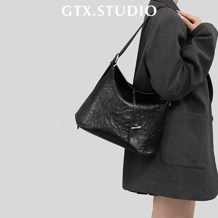 【谷田西】原创小众托特包大容量秋冬牛皮黑色上班通勤斜挎水桶包